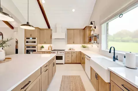 Kitchen - 1021 Dws Pass, Conroe, TX 77306 photo 4 of 5