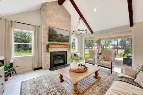 Living - 1021 Dws Pass, Conroe, TX 77306 photo 2 of 4