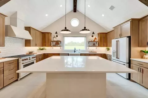 Kitchen - 1021 Dws Pass, Conroe, TX 77306 photo 3 of 5
