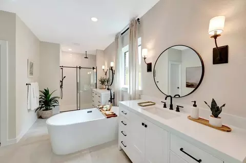Bath - 1021 Dws Pass, Conroe, TX 77306 photo 3 of 5