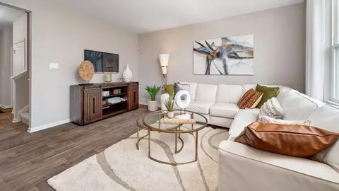 Living - 962 Amethyst Ln, Montgomery, IL 60538 photo 3 of 5