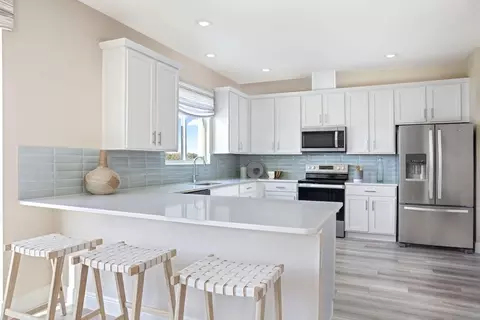 Kitchen - 9426 Sandy Bluffs Cir, Parrish, FL 34219 photo 2 of 2