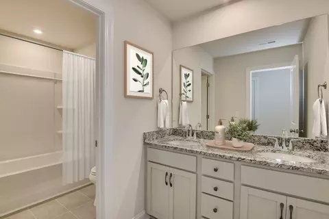 Bath - 3360 Riders Dr, Sumter, SC 29150 photo 3 of 5