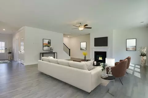 Living - 3360 Riders Dr, Sumter, SC 29150 photo 1 of 9