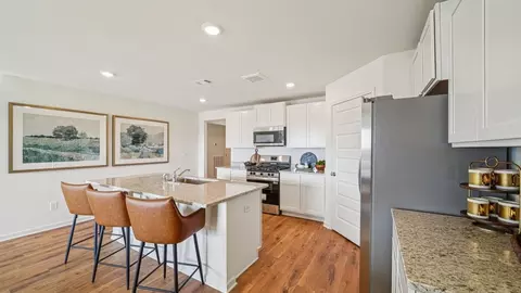 Kitchen - 1734 Dixon Cir, Mount Olive, AL 35117 photo 3 of 8