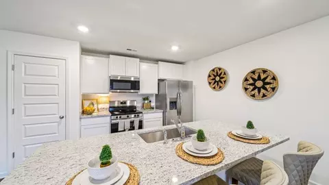 Kitchen - 1734 Dixon Cir, Mount Olive, AL 35117 photo 7 of 8