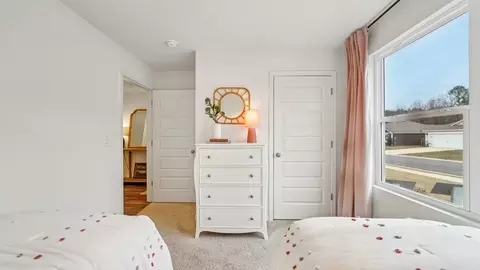 Bedroom - 1734 Dixon Cir, Mount Olive, AL 35117 photo 9 of 12