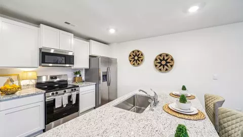 Kitchen - 1734 Dixon Cir, Mount Olive, AL 35117 photo 6 of 8