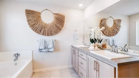 Bath - 909 Legacy St, Eugene, OR 97402 photo 2 of 4