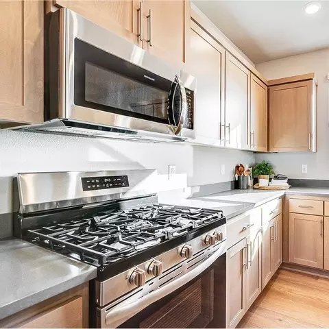Kitchen - 909 Legacy St, Eugene, OR 97402 photo 2 of 5