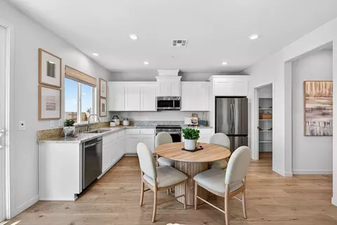 Kitchen - 3920 Switchgrass Rd, Placer One, CA 95747 photo 8 of 15