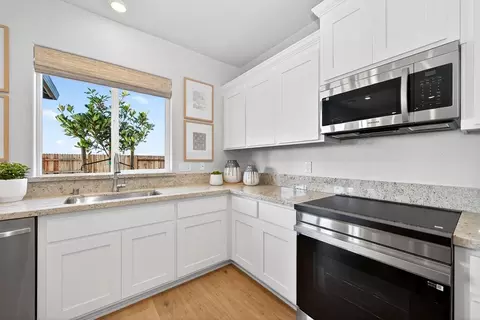Kitchen - 3920 Switchgrass Rd, Placer One, CA 95747 photo 5 of 15