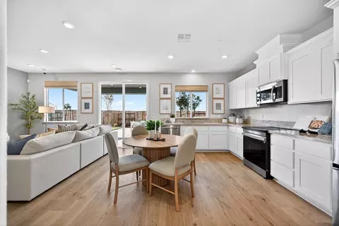 Kitchen - 3920 Switchgrass Rd, Placer One, CA 95747 photo 6 of 15