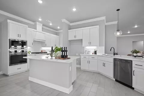 Kitchen - 905 W Pebblebrooke Dr, Ozark, MO 65721 photo 10 of 12