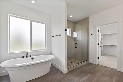 Bath - 2391 E Snocreek Dr, Eagle, ID 83616 photo 2 of 7