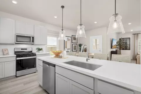 Kitchen - 3626 Compass Pointe Ct, Angleton, TX 77515 photo 2 of 6
