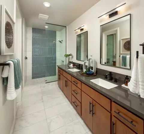 Bath - 107 10th St, Marina, CA 93933 photo 1 of 2