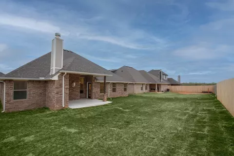 Exterior - 2800 Heather Hvn, Moore, OK 73160 photo 30 of 38