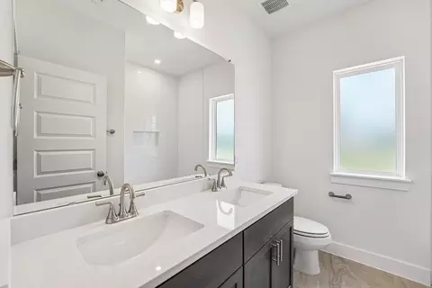 Bath - 122 Alvin Dr, Buda, TX 78610 photo 1 of 5