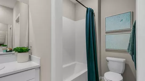 Bath - 39428 Sangria Ct, Indio, CA 92203 photo 5 of 6