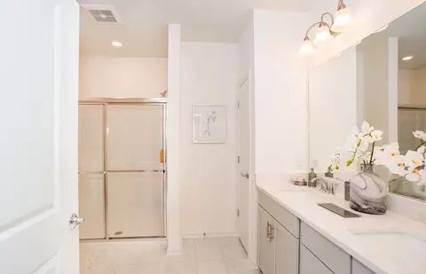 Bath - 30 E Point Dr, Rumford, RI 02916 photo 1 of 2