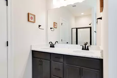 Bath - 32573 White Bloom Ln, Walker, LA 70785 photo 2 of 2
