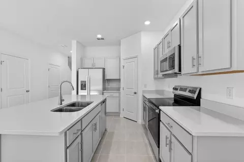 Kitchen - 13134 Stable Pl, Parrish, FL 34219 photo 1 of 6
