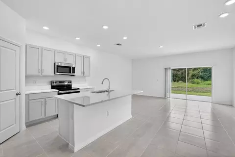 Kitchen - 13134 Stable Pl, Parrish, FL 34219 photo 2 of 6