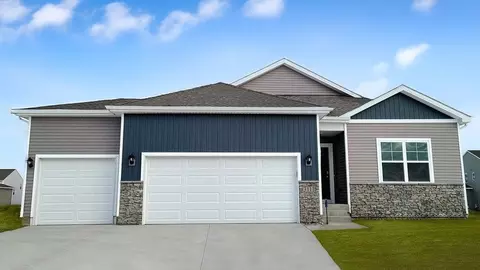 10267 NW 68th Ave, Johnston, IA 50131