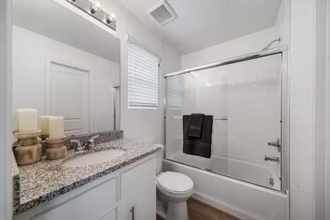 Bath - 45068 Sunflower Ln, Bennett, CO 80102 photo 1 of 1