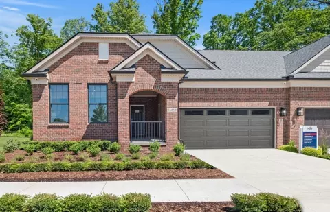 55825 Oak Pointe Dr, Shelby Township, MI 48315