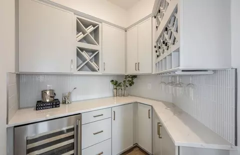 Kitchen - 13716 Sunlight Meadow Dr, Riverview, FL 33578 photo 3 of 4