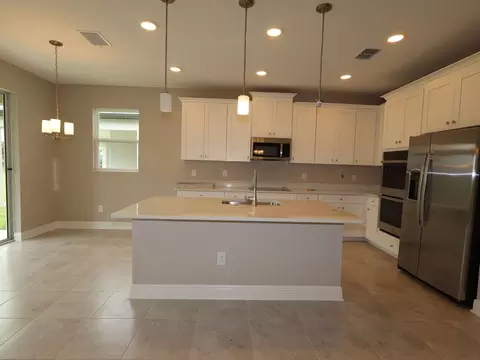 5571 Freesia Dr, Lakeland, FL 33811