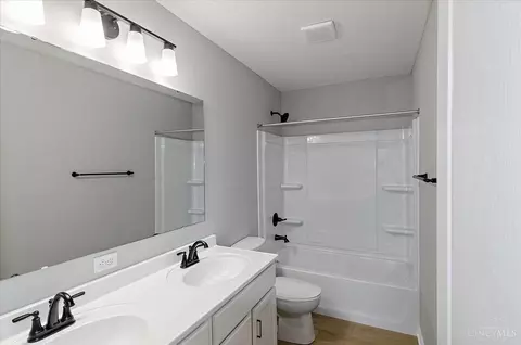 Bath - 5519 Charismatic Ct, Morrow, OH 45152 photo 3 of 6