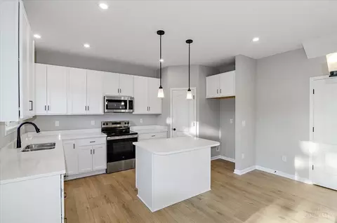 Kitchen - 5519 Charismatic Ct, Morrow, OH 45152 photo 3 of 10