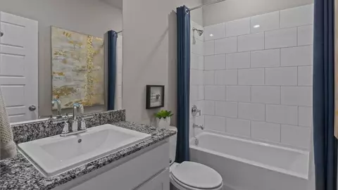 Bath - 2302 Continental Ave, Abilene, TX 79601 photo 3 of 3