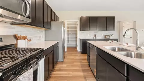 Kitchen - 3420 Skywalker Pass, Fort Wayne, IN 46818 photo 3 of 5