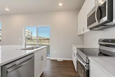 Kitchen - 17599 E 103rd Dr, Commerce City, CO 80022 photo 2 of 2