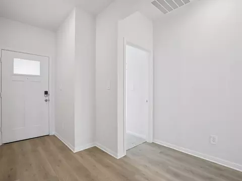 702 Universal Dr, Hutto, TX 78634
