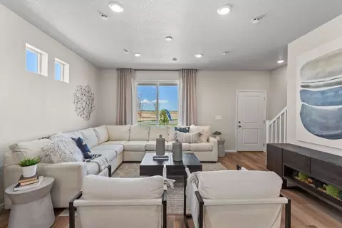 484 N Weber River St, Saratoga Springs, UT 84045