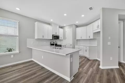 Kitchen - 13419 Commons Ave, Parrish, FL 34219 photo 1 of 11