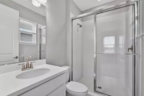 Bath - 13419 Commons Ave, Parrish, FL 34219 photo 2 of 5