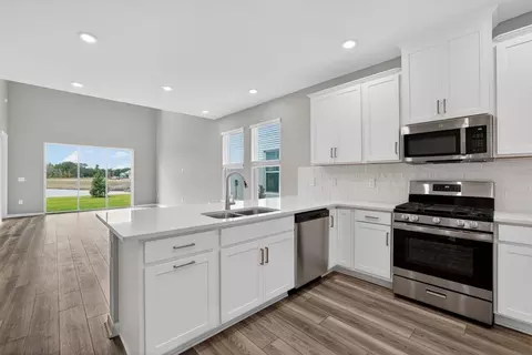 Kitchen - 13419 Commons Ave, Parrish, FL 34219 photo 2 of 11