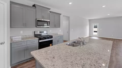 Kitchen - 8248 Bankhead Dr, Olive Branch, MS 38654 photo 12 of 15