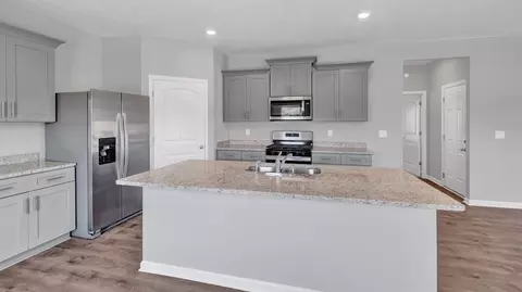 Kitchen - 8248 Bankhead Dr, Olive Branch, MS 38654 photo 3 of 15