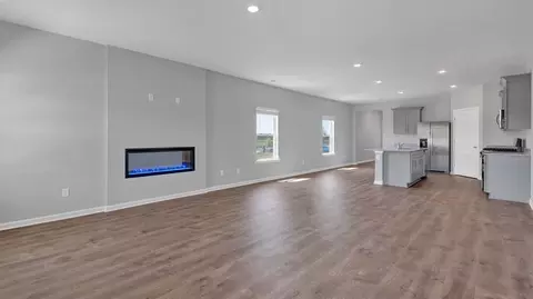 Living - 8248 Bankhead Dr, Olive Branch, MS 38654 photo 4 of 7