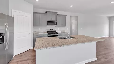 Kitchen - 8248 Bankhead Dr, Olive Branch, MS 38654 photo 2 of 15
