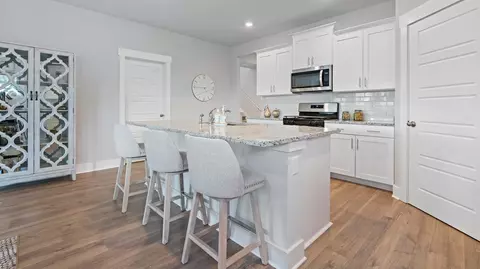 Kitchen - 8248 Bankhead Dr, Olive Branch, MS 38654 photo 14 of 15