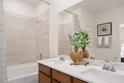 Bath - 1935 Davina Dr, Rosenberg, TX 77471 photo 1 of 2