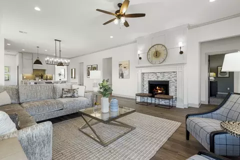 Living - 7201 E Oakland St, Broken Arrow, OK 74014 photo 2 of 7